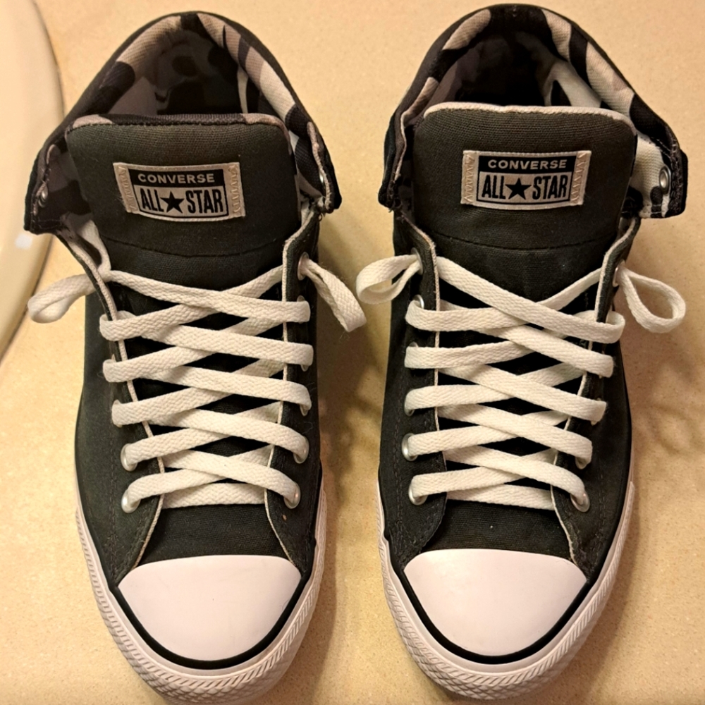 Chuck Taylor Allstar Converse Men's 9.5 women's 11.5